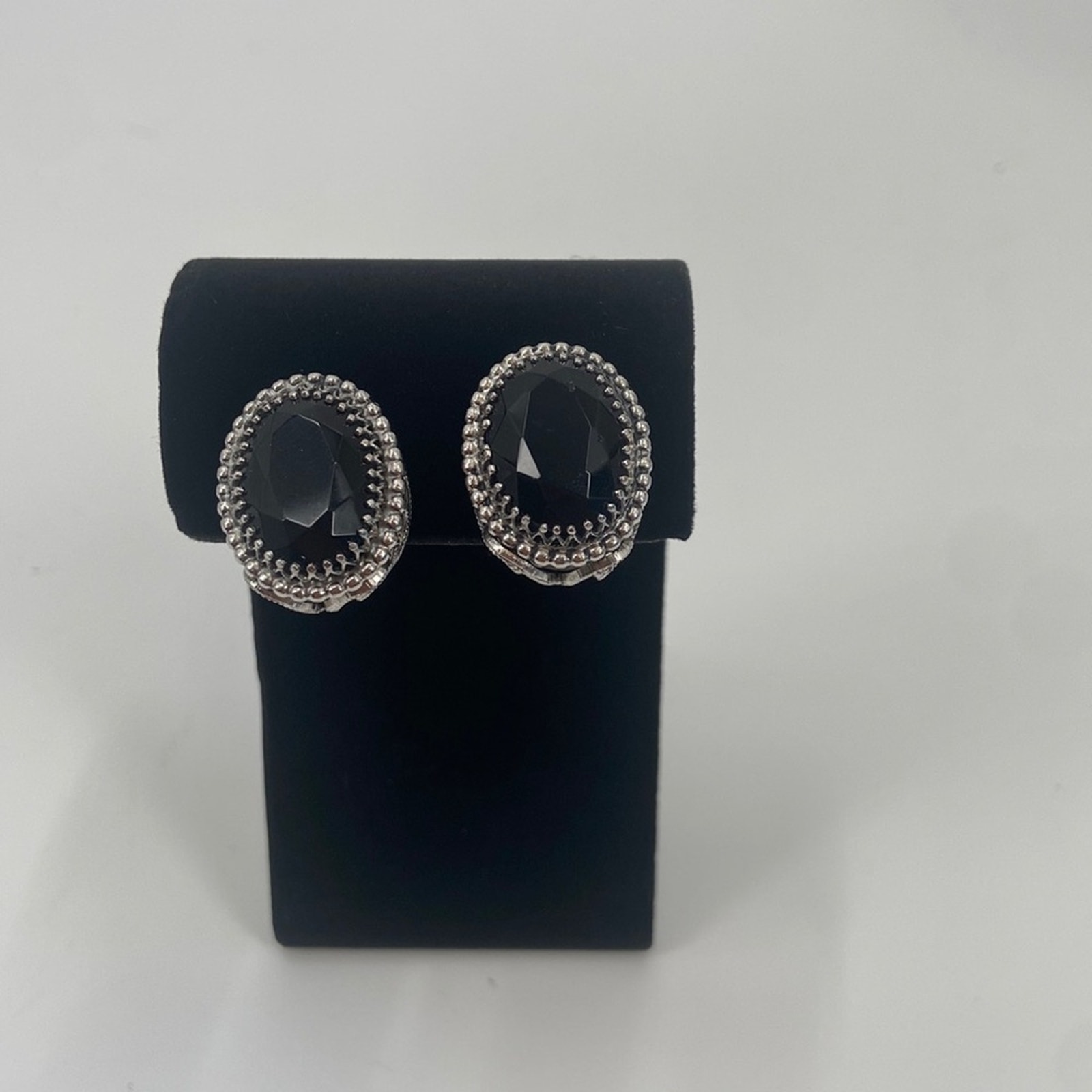 Vintage Whiting Davis Oval Black Onyx Clip On Earrings 50$